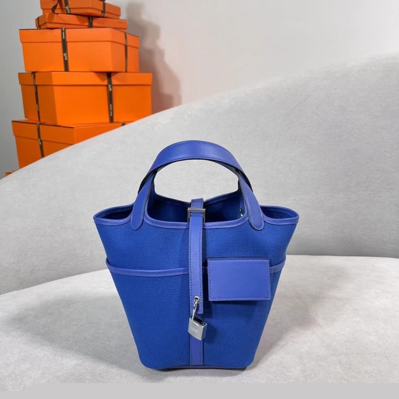 H**mes shopping bags
